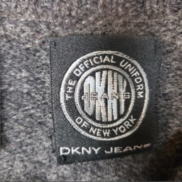 DKNY 100% wool v-neck knit sweater - Picture 4 of 5